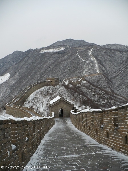 Мощна и сурова великая китайская стена. Е. В. Денисов